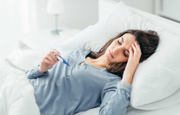 Theo dõi nhiệt độ khi người bị sốt 