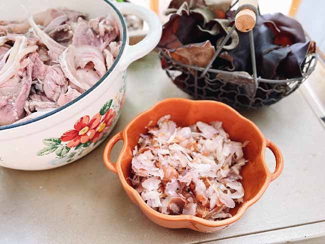 Phần nguyên liệu làm giò bì cuộn lạp xưởng