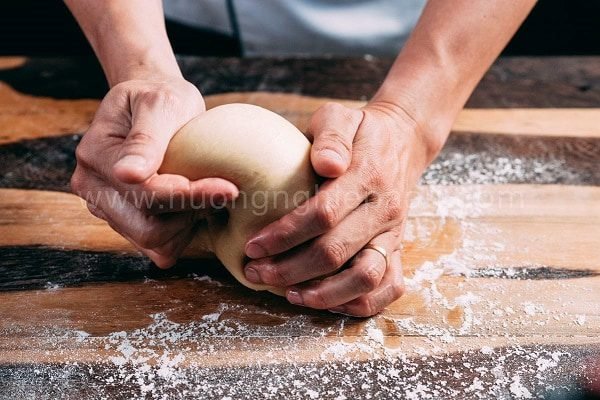 nhào bột dai và xốp