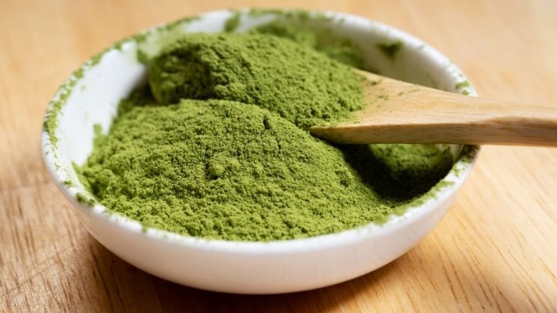 Làm nước tẩy trang từ trà xanh vô cùng đơn giản