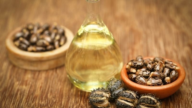 Làm nước tẩy trang từ tinh dầu thầu dầu