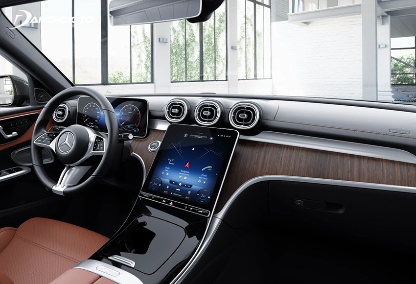 Nội thất Mercedes C200 Avantgarde Plus 2022 dùng ốp gỗ open-pore màu nâu