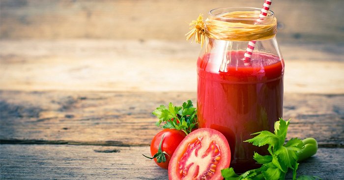 Các dưỡng chất vitamin C, canxi, magie… trong cà chua giúp mang lại hàm răng trắng sáng