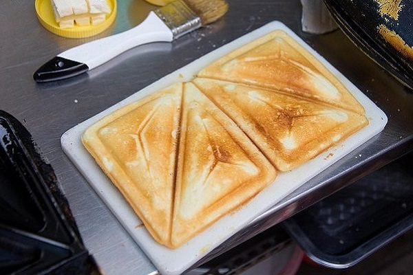 nướng bánh hot dog trong khuôn