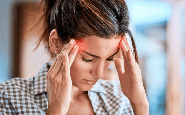 Những cơn đau đầu ảnh hưởng rất lớn đến tâm lý và hiệu suất làm việc của người bệnh.