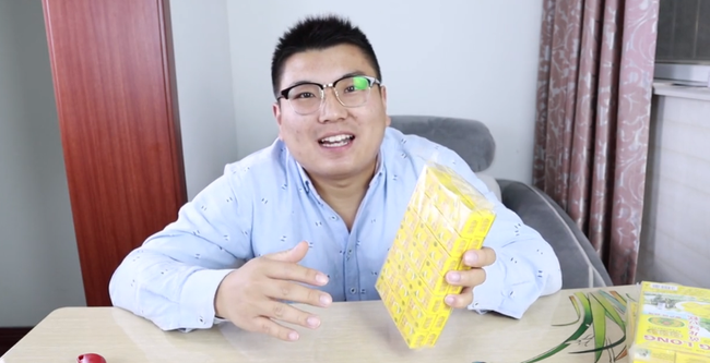 Bánh đậu xanh Hải Dương gây sốt dân xứ Trung, nghe chàng trai review trên TikTok với những lời khen hoa mỹ mà nức lòng - Ảnh 1.