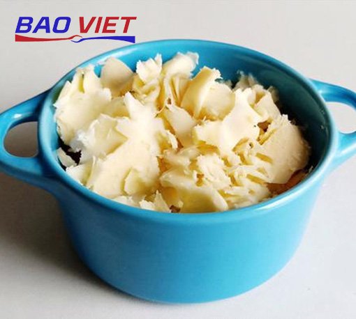Phủ lớp phô mai lên trứng xúc xích