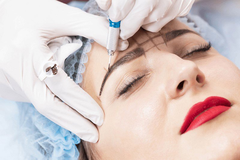 Khuôn mày thanh tú cùng đôi môi cuốn hút với Ta Beauty & Academy