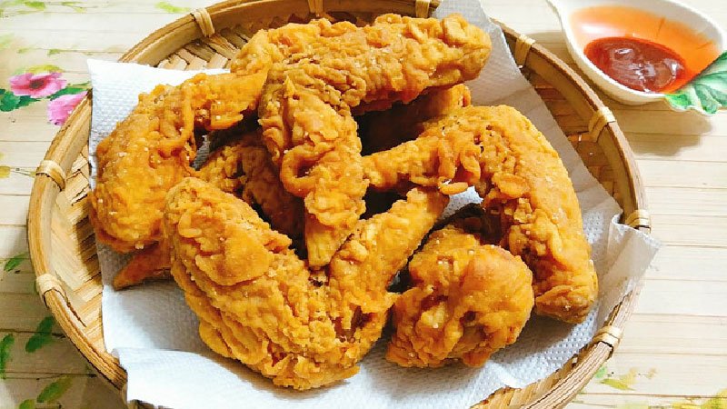 Vậy là món cánh gà chiên bột đã xong rồi, cho ra đĩa và thưởng thức thôi. Món này sẽ ngon hơn khi bạn chấm với một ít tương cà và tương ớt đấy. Vậy là món cánh gà chiên bột đã xong rồi, cho ra đĩa và thưởng thức thôi. Món này sẽ ngon hơn khi bạn chấm với một ít tương cà và tương ớt đấy.