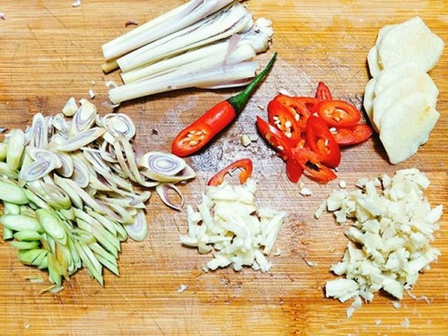 Sơ chế các gia vị nấu kèm