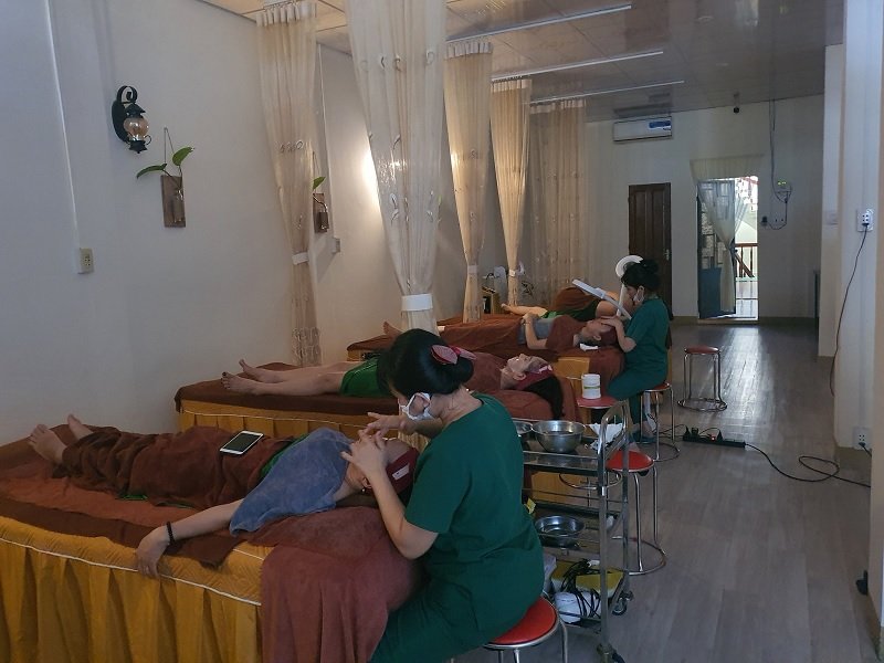 Đội ngũ nhân viên chuyên nghiệp, tận tình tại spa