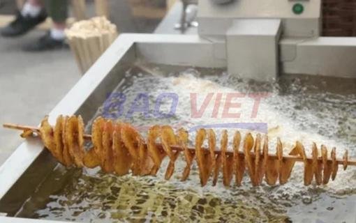Sử dụng bếp chiên làm khoai tây lốc xoáy Sử dụng bếp chiên làm khoai tây lốc xoáy
