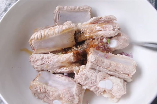 sườn kho mật ong với gia vị