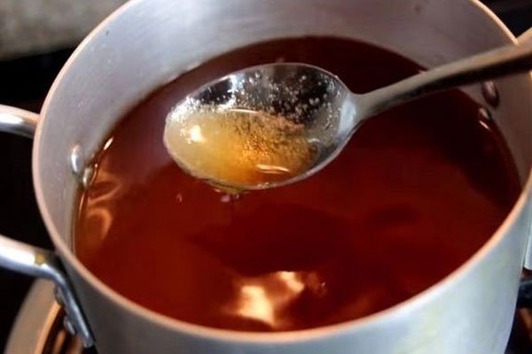 tai heo ngâm mắm chua ngọt