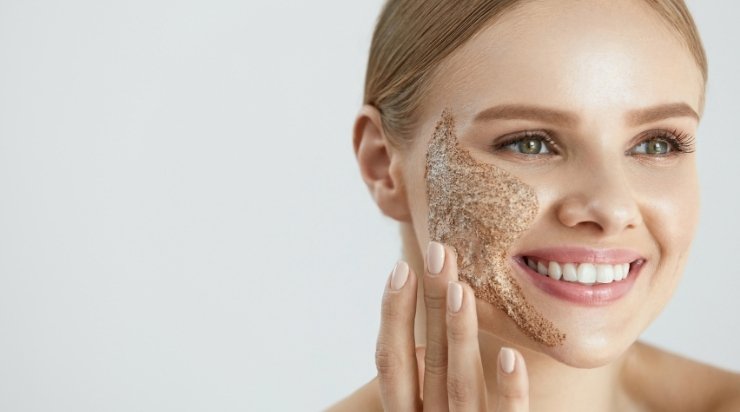 Tẩy da chết làm mịn da