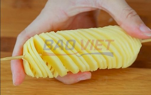 Thái lát khoai tây lốc xoáy không cần máy Thái lát khoai tây lốc xoáy không cần máy