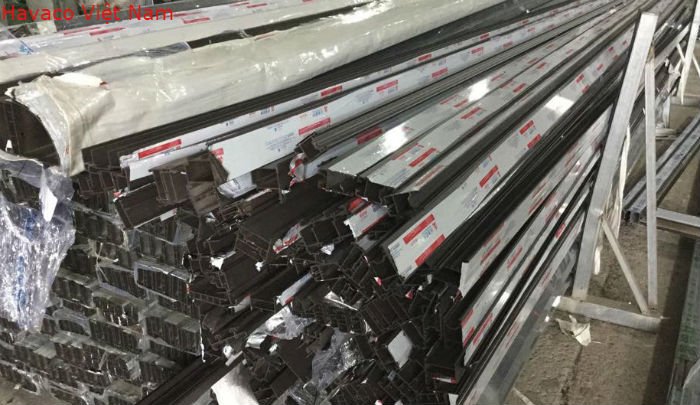 Chuẩn bị các thanh nhôm cần cắt