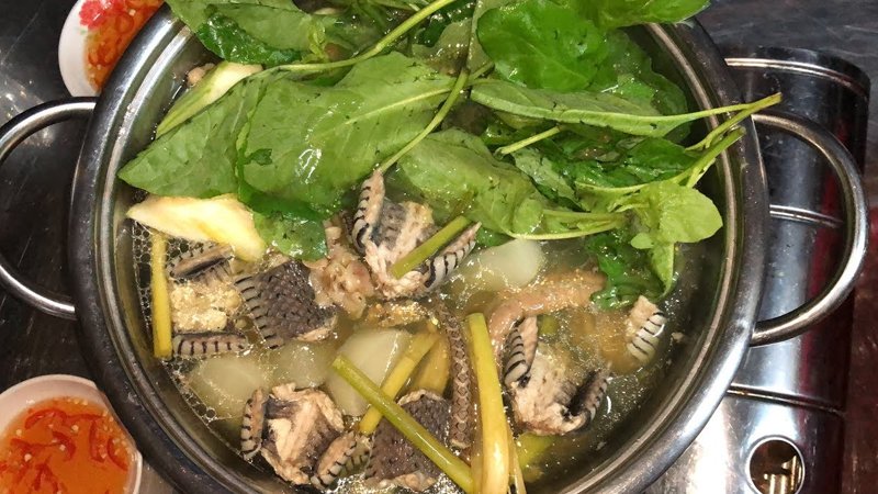 Lẩu rắn hầm sả Lẩu rắn hầm sả