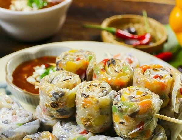 thưởng thức bánh tráng lụi