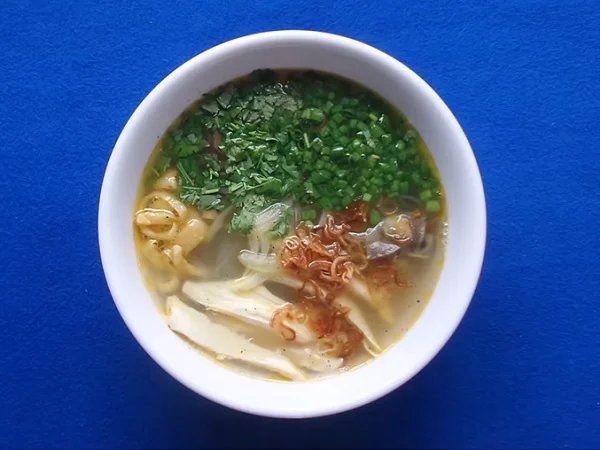 Thưởng thức miến gà khi còn nóng