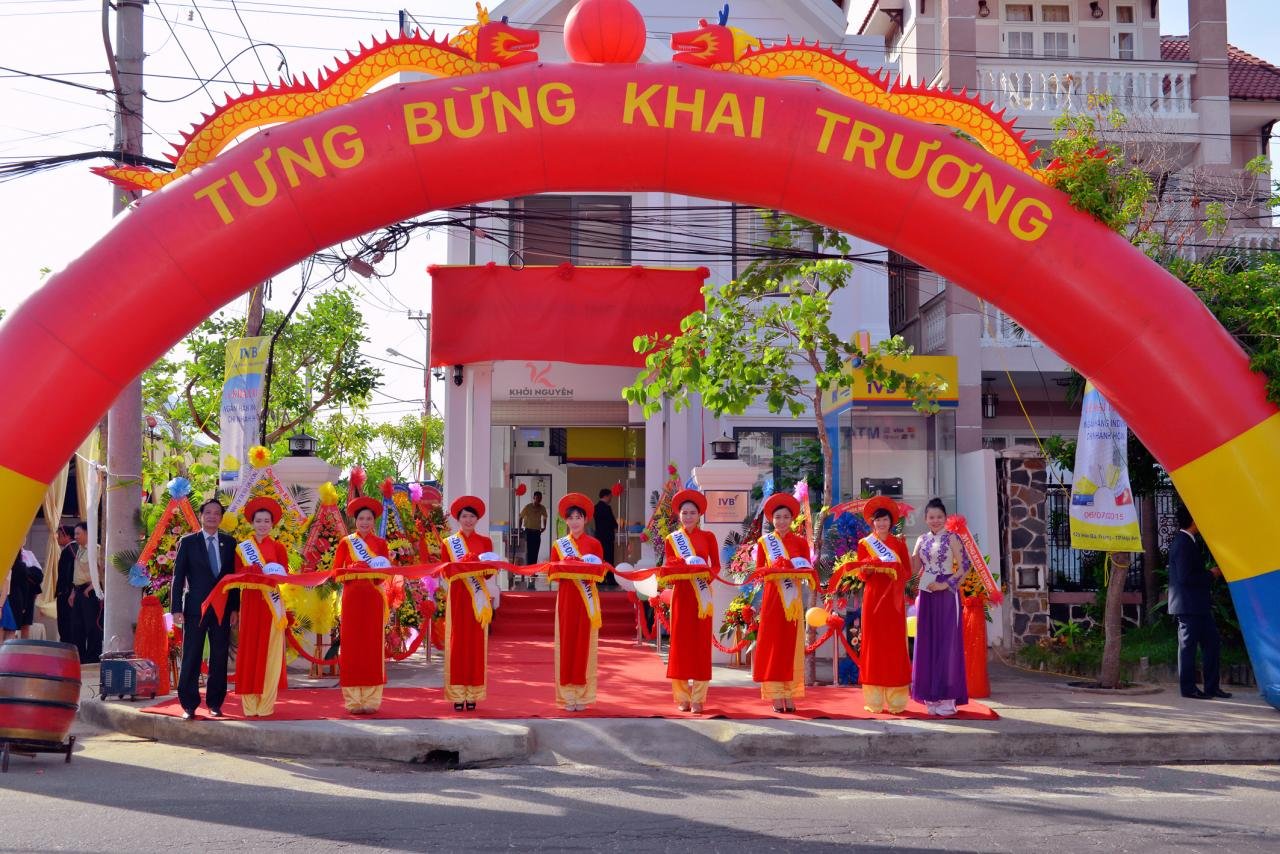 cắt băng khánh thành