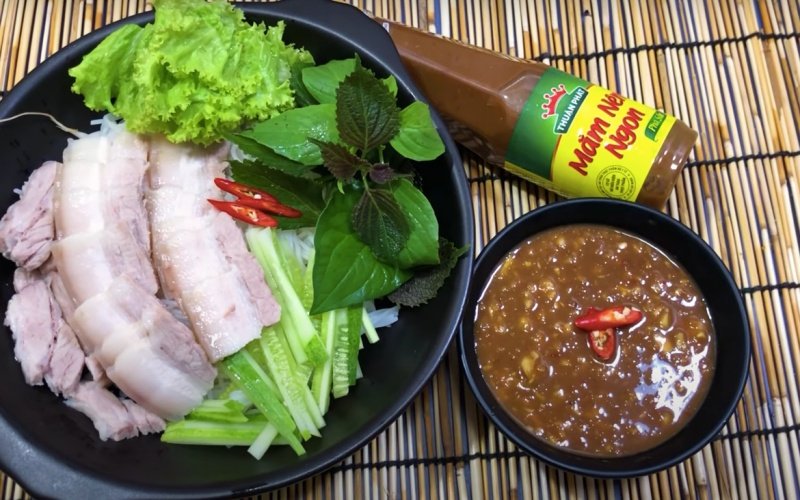 Bún trộn mắm nêm Bún trộn mắm nêm