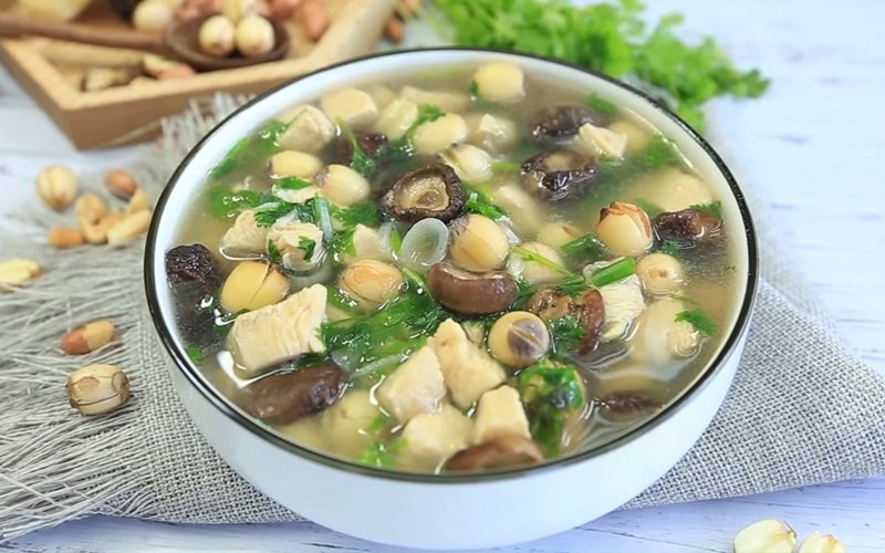 Canh gà hạt sen Canh gà hạt sen