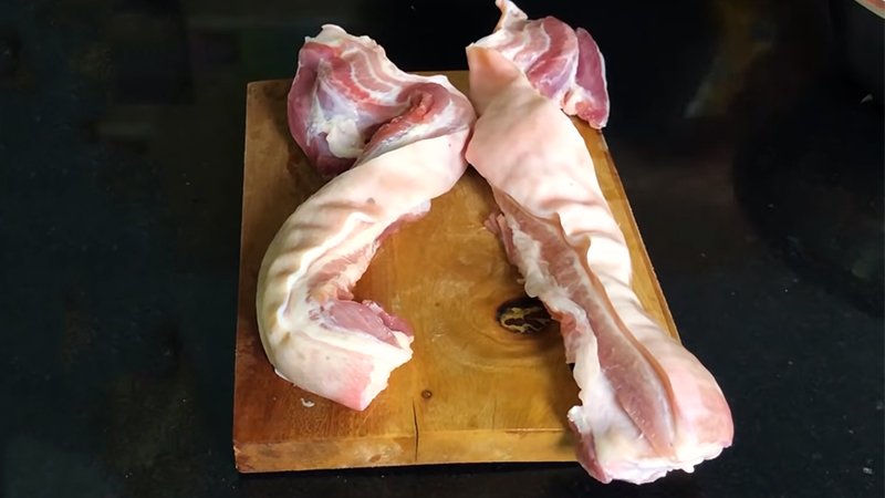 Cắt thịt thành từng phần