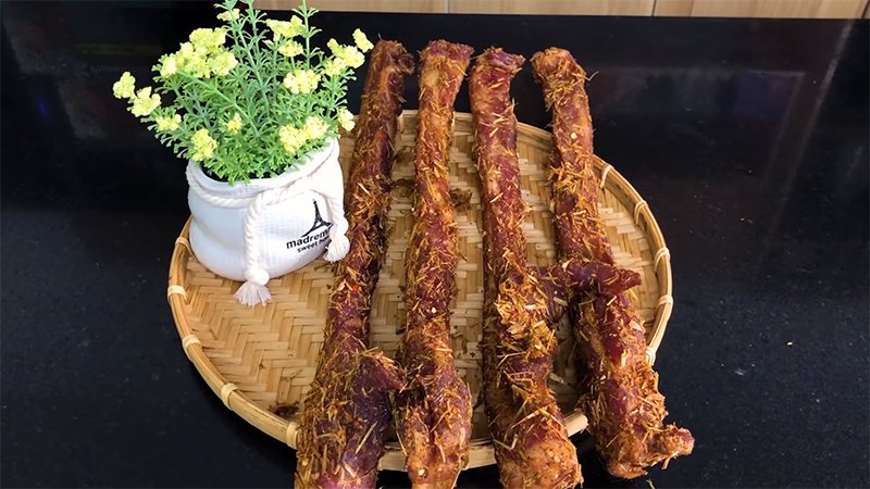 Thịt ba chỉ phơi 1 nắng thành phẩm có mùi thơm của sả và ngũ vị hương