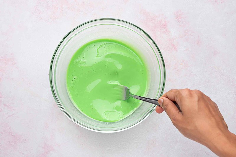 làm vỏ bánh crepe sầu riêng lá dứa