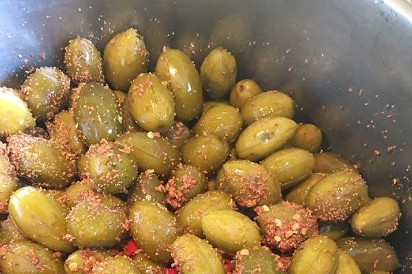 Trộn đều cà na