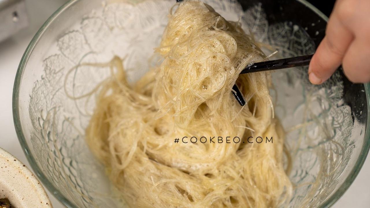 trộn miến với trứng gà