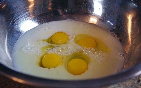 Trộn trứng với sữa