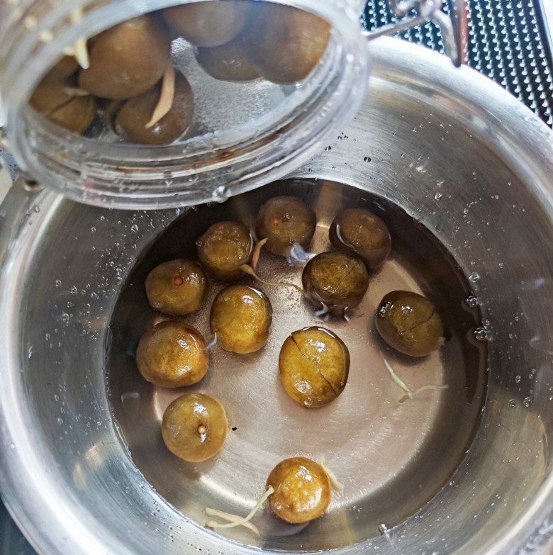 Tuyệt chiêu làm sấu ngâm đường giòn tan lại không bị teo quả của mẹ đảm - 11
