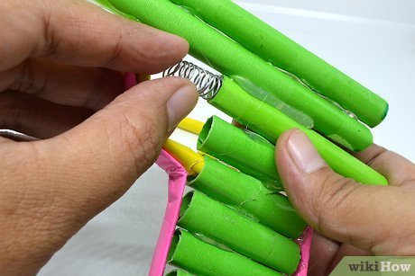 Tiêu đề ảnh Make a Paper Gun That Shoots Step 13