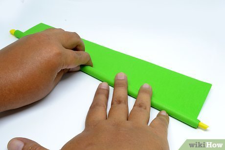 Tiêu đề ảnh Make a Paper Gun That Shoots Step 3