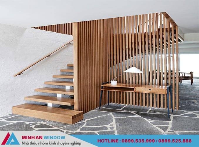 Vách ngăn cầu thang phong thủy bằng gỗ mang lại không gian đơn giản cho ngôi nhà. Vách ngăn cầu thang phong thủy bằng gỗ mang lại không gian đơn giản cho ngôi nhà.