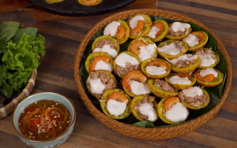 Bánh khọt nước cốt dừa chín vàng thơm ngon