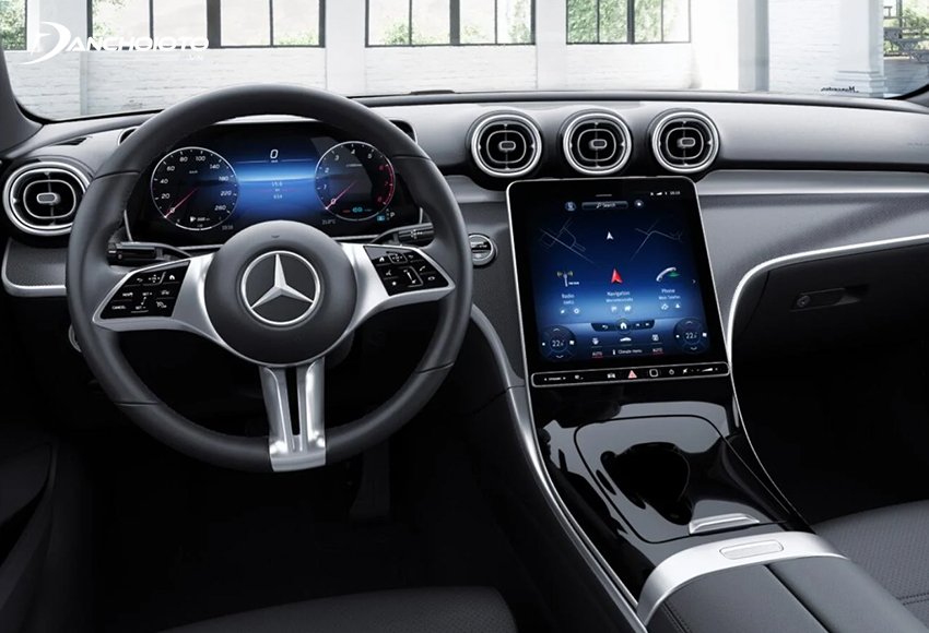 Vô lăng Mercedes C200 2022 mới đơn giản, gãy gọn