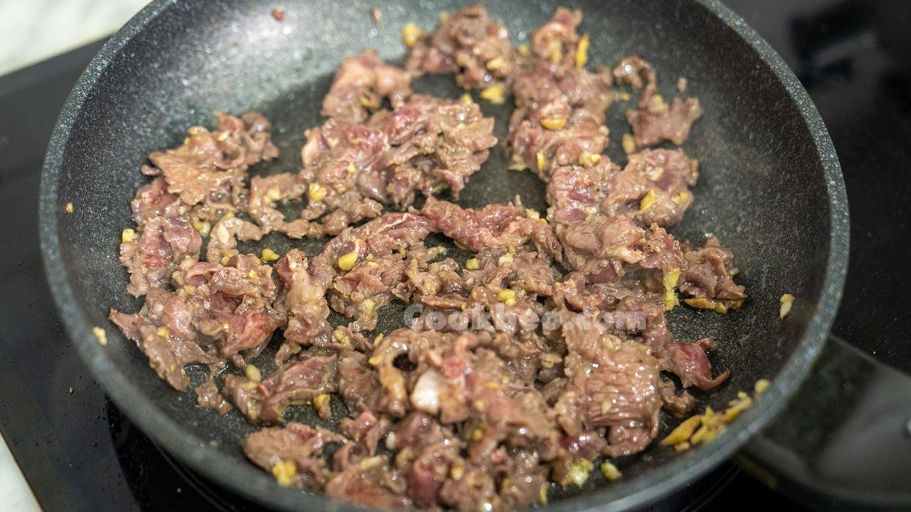 xào thịt bò