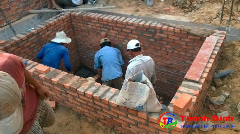 Xây tường, chia ngăn bể phốt tự hoại