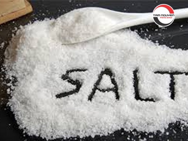 muối hóa giải xui xẻo tháng cô hồn